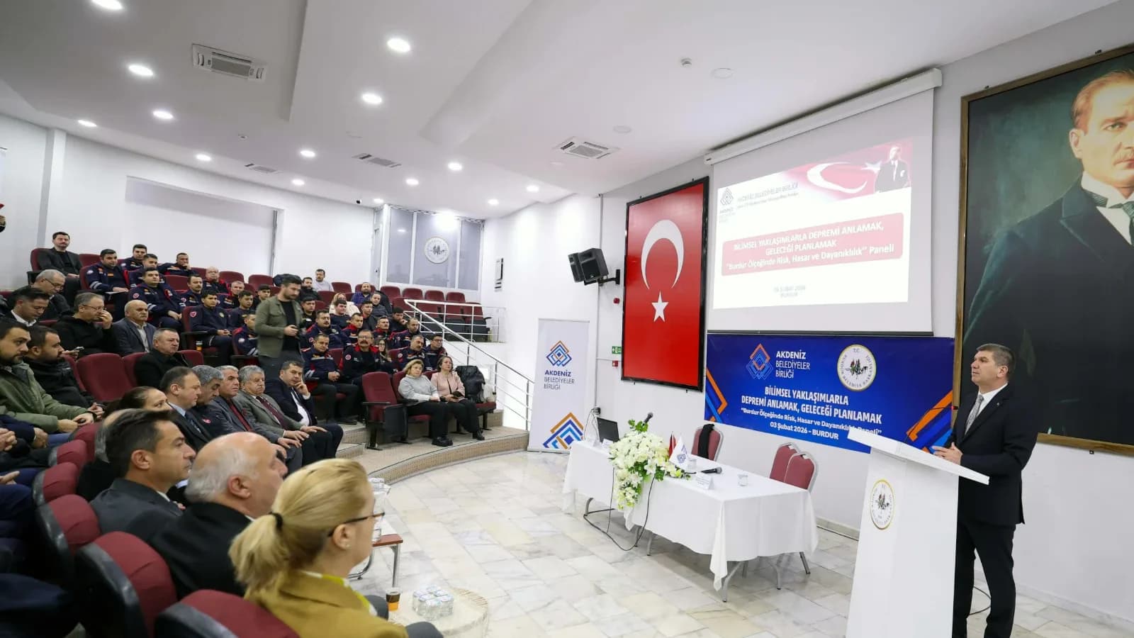 Akdeniz Belediyeler Birliği'nden Burdur'da deprem mesaisi