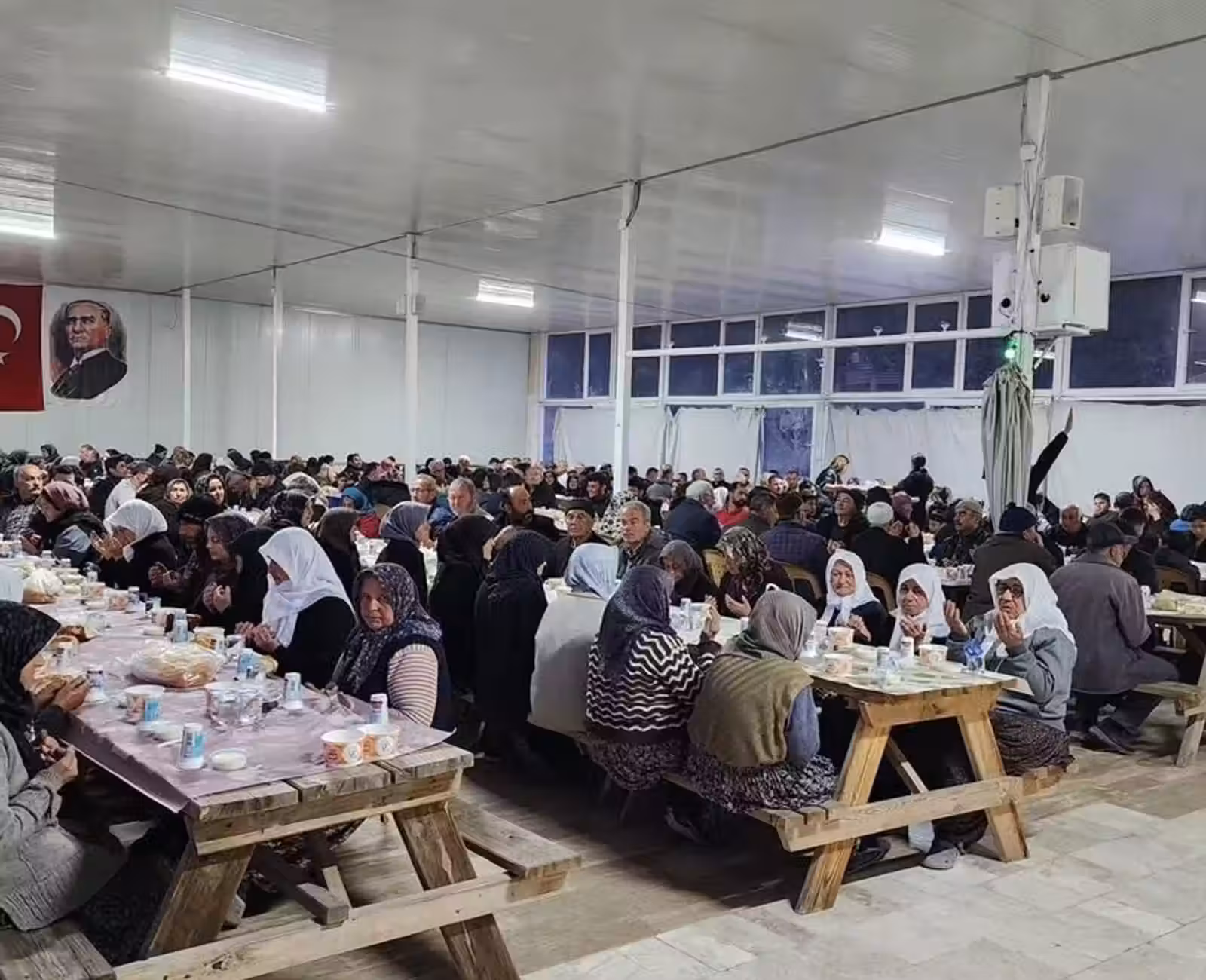 Bucak'ta kerpiç binada göçme! Ekipler seferber oldu