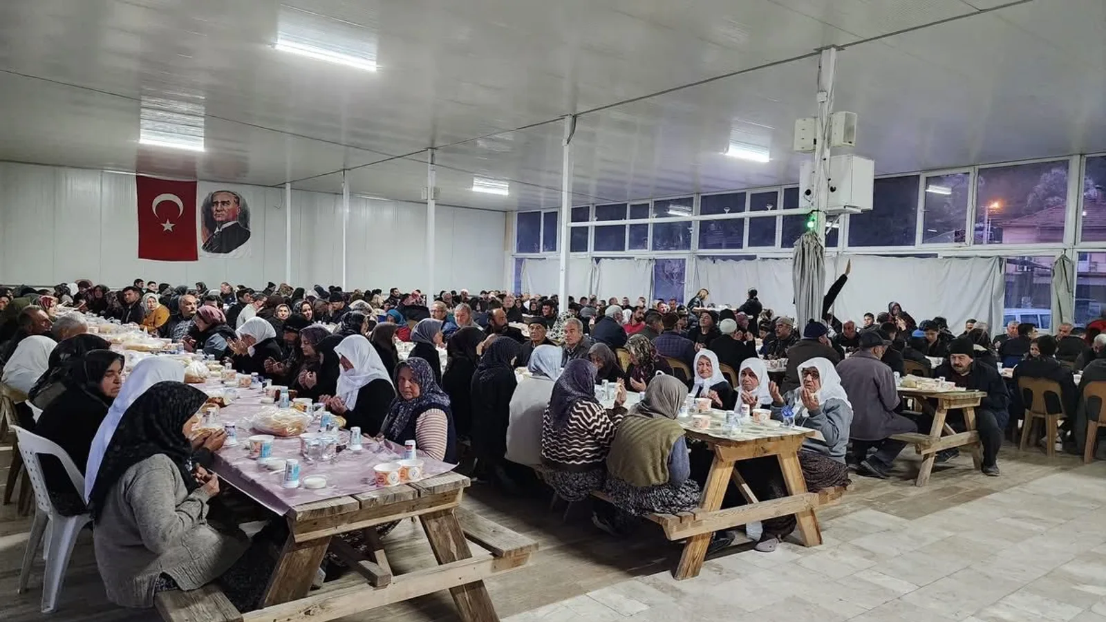 Bucak'ta kerpiç binada göçme! Ekipler seferber oldu